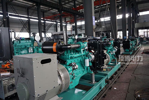發(fā)動(dòng)機(jī)機(jī)油桶CF-4、15W-40分別是指什么