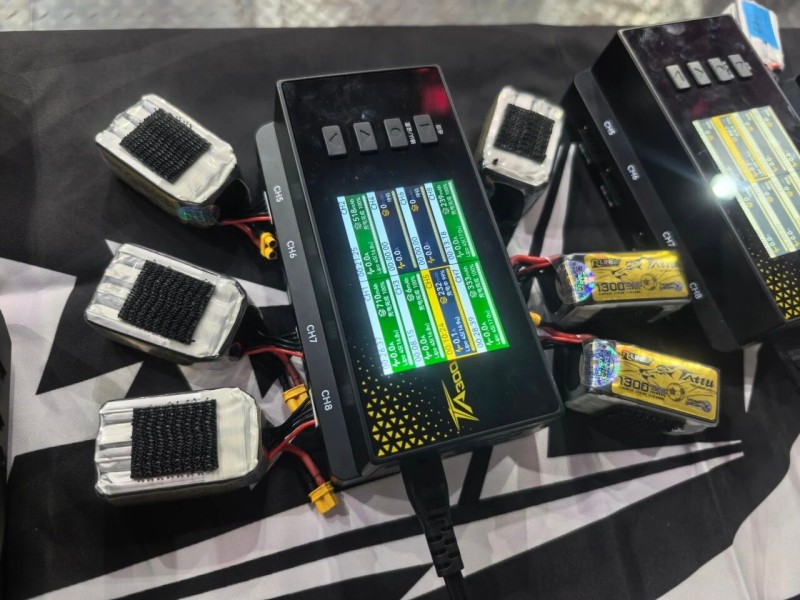 Tattu 無(wú)人機(jī)足球電池和充電器 Tattu 無(wú)人機(jī)足球電池和充電器